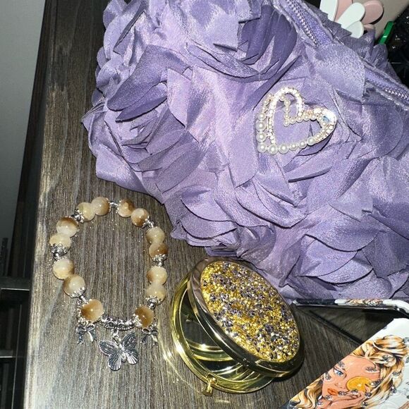 Rose Pattern Evening Bag Feat Heart Pearl Brooch, Bracelet, & Compact Mirrors - Picture 6 of 9